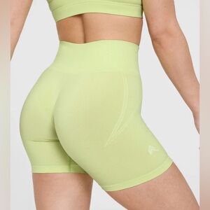 Oner Active Effortless Shorts in Pump Green